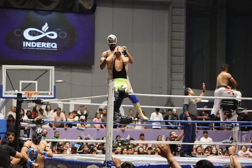 INDEREQ reúne a más de cuatro mil asistentes en función de lucha libre del Día de Reyes
