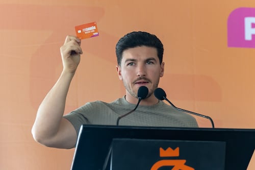 Anuncia gobernador fusión de tarjetas Ayudamos a las Mujeres y Me Muevo