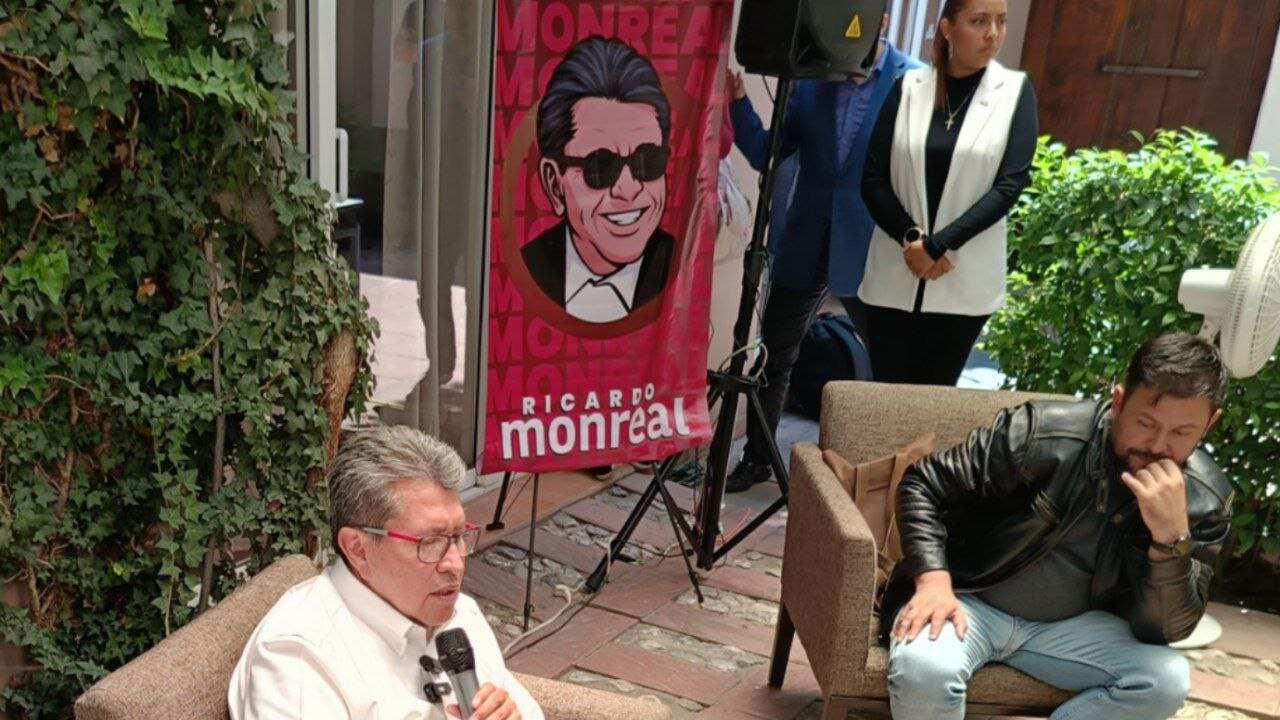 Ricardo Monreal en su visita por Querétaro. (Cortesía)