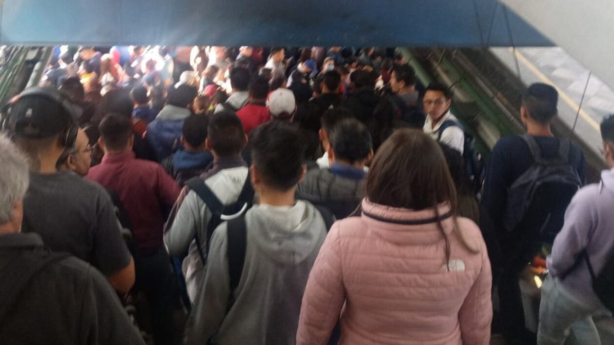 El servicio de transporte presentó fallas la mañana de este jueves. (Especial)