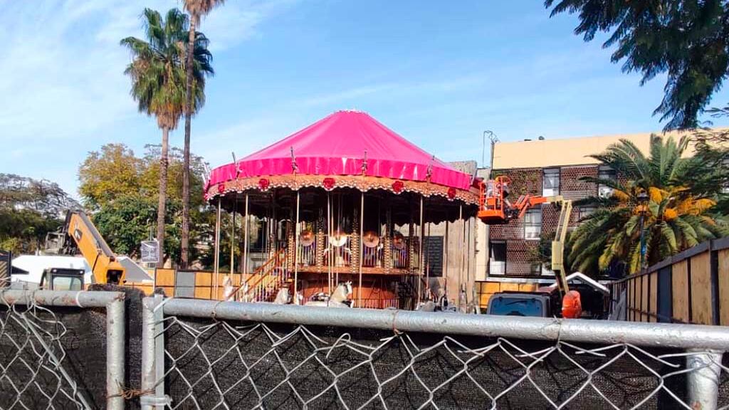 El carrusel tuvo un costo de 26 millones de pesos y cuenta con elementos propios de la cultura mexicana.