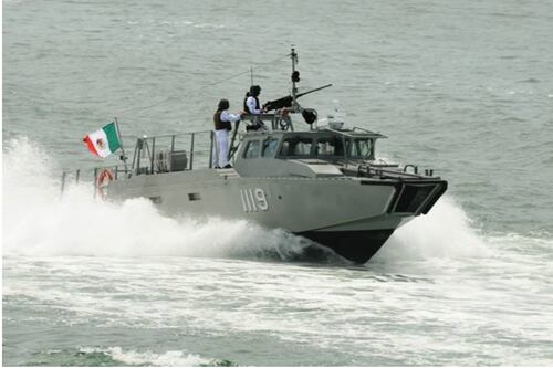 Marina rescata a 28 personas en altamar; Fiscalía indaga si menores eran víctimas de trata