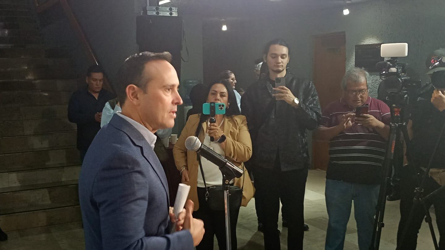 De la Fuente indicó que su partido le dio apertura para abrirse a la opción de la deuda.