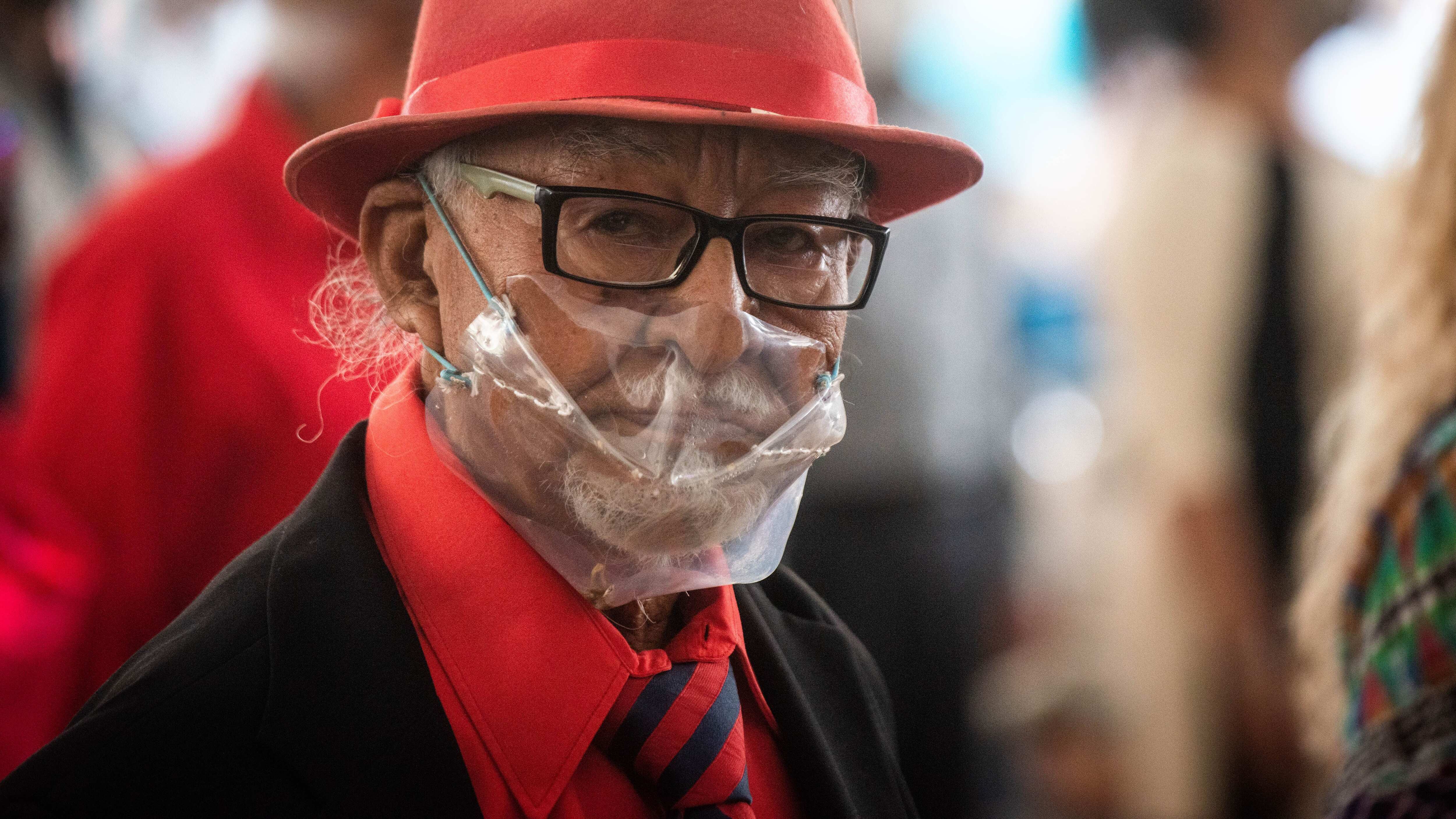 CIUDAD DE MÉXICO, 27AGOSTO2022.- Decenas de adultos mayores acudieron al baile masivo de danzón en la explanada del monumento a la Revolución para festejar el "Día de las personas mayores".
FOTO: MARIO JASSO/CUARTOSCURO.COM