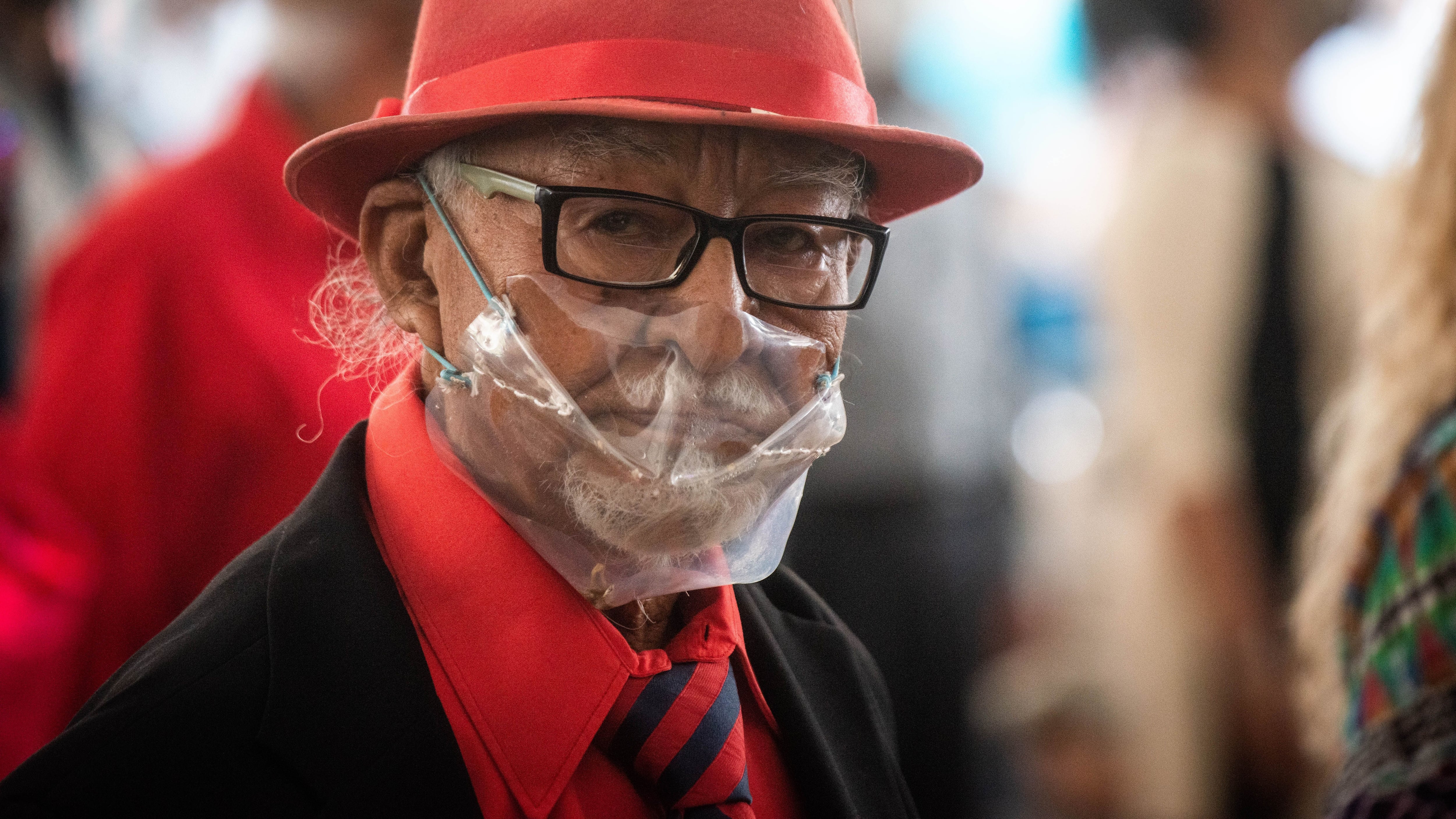 CIUDAD DE MÉXICO, 27AGOSTO2022.- Decenas de adultos mayores acudieron al baile masivo de danzón en la explanada del monumento a la Revolución para festejar el "Día de las personas mayores".
FOTO: MARIO JASSO/CUARTOSCURO.COM