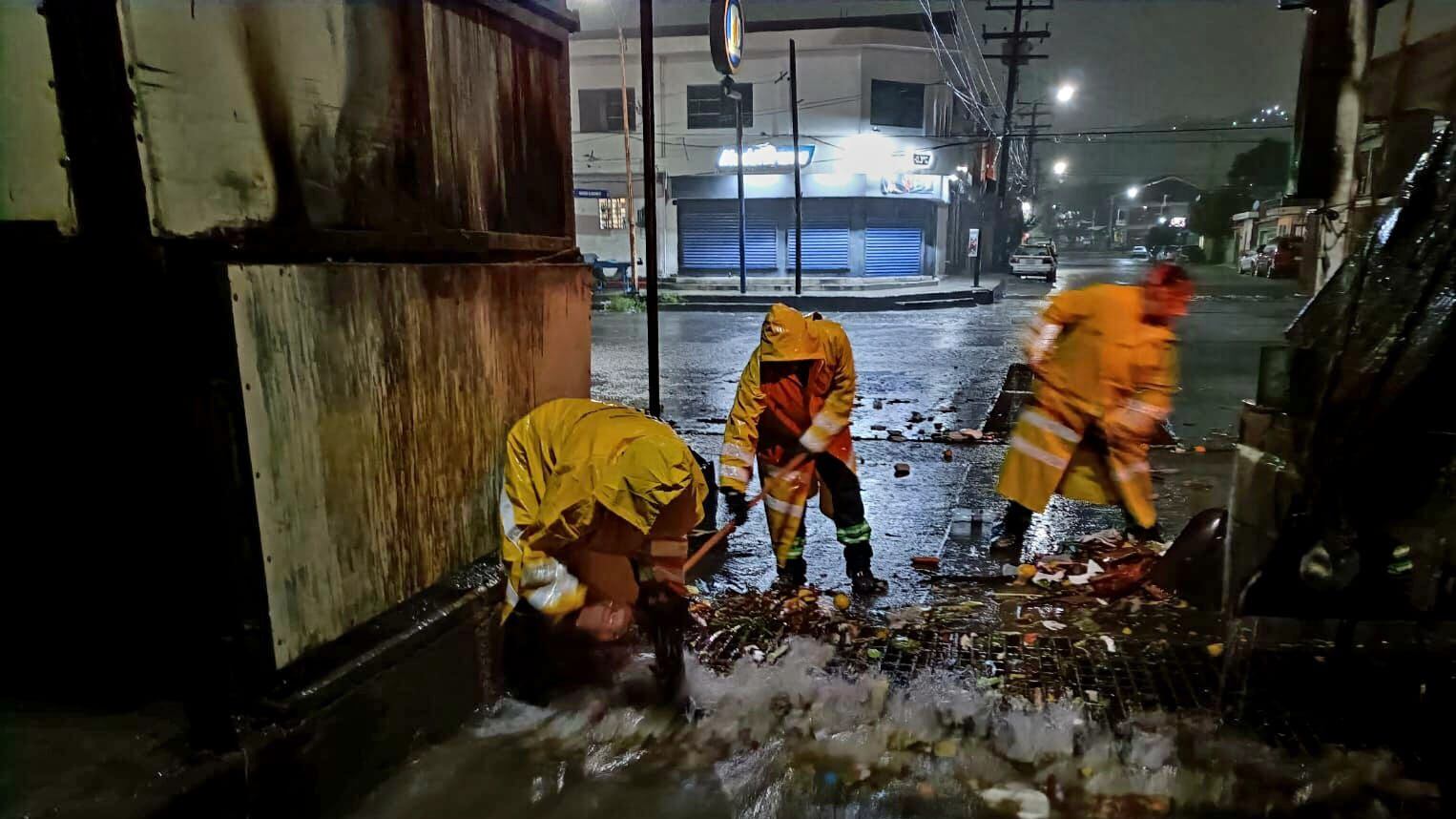 Durante toda la noche se ha trabajado para poder reabrir las vialidades.