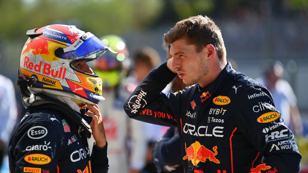 Sergio Pérez junto a Max Verstappen