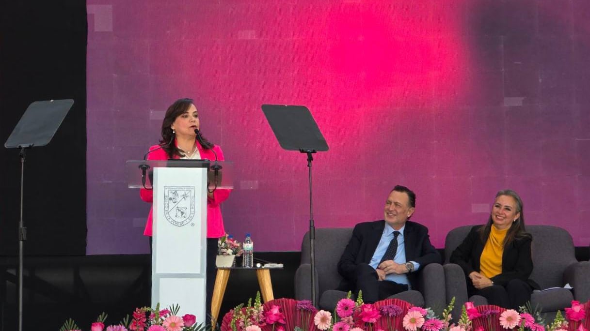 Rectora de la UAQ defiende autonomía en informe