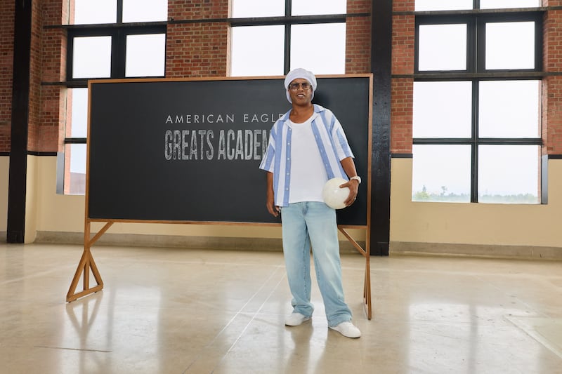 Ronaldinho habla sobre moda, confianza y la importancia de mejorar cada día en una campaña inspirada en quienes encuentran grandeza en lo cotidiano