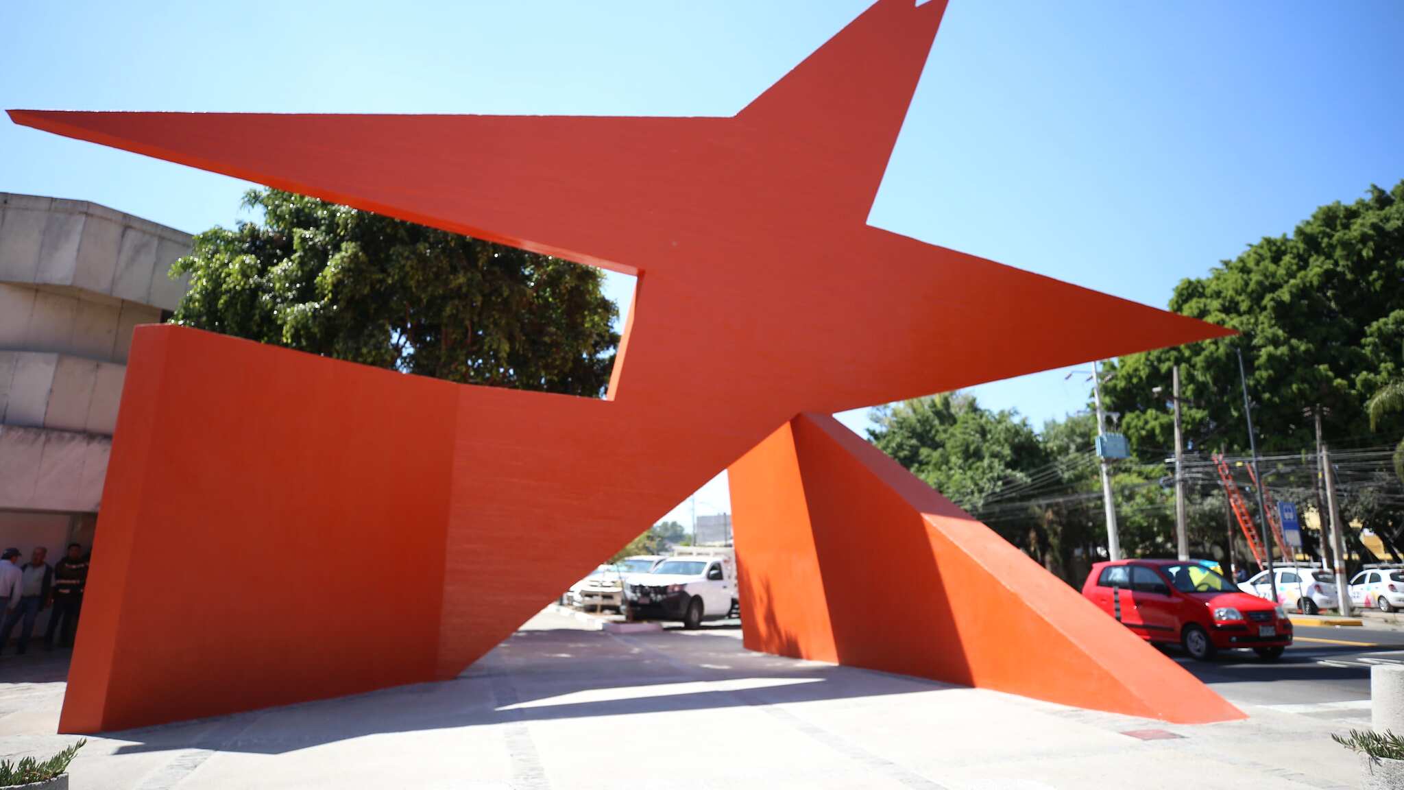 La obra muchos años fue amarilla, pero después de tallar la pintura se encontró su color original.