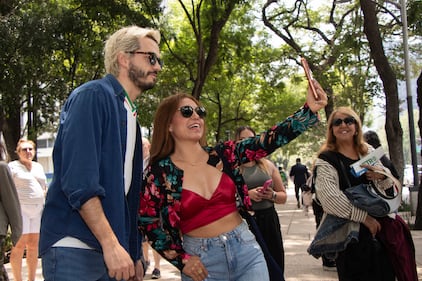 Morat reparte Publimetro en calles de CDMX