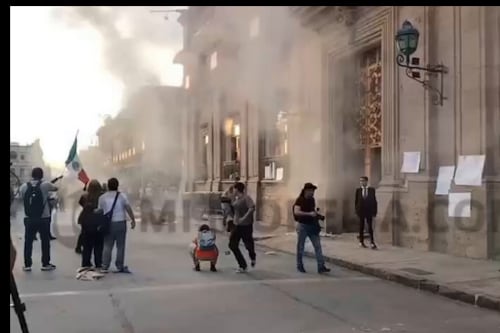Incendian Palacio de Gobierno en Morelia tras asesinato del alcalde de Uruapan