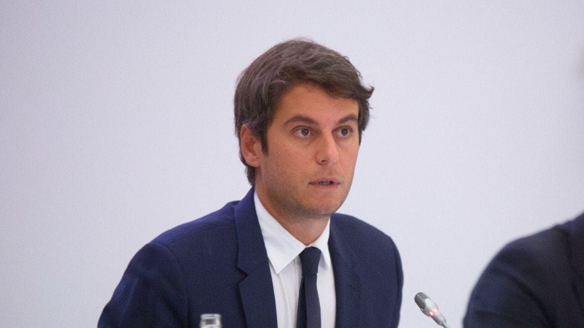 Gabriel Attal, primer ministro gay de Francia y el más joven de la V República.