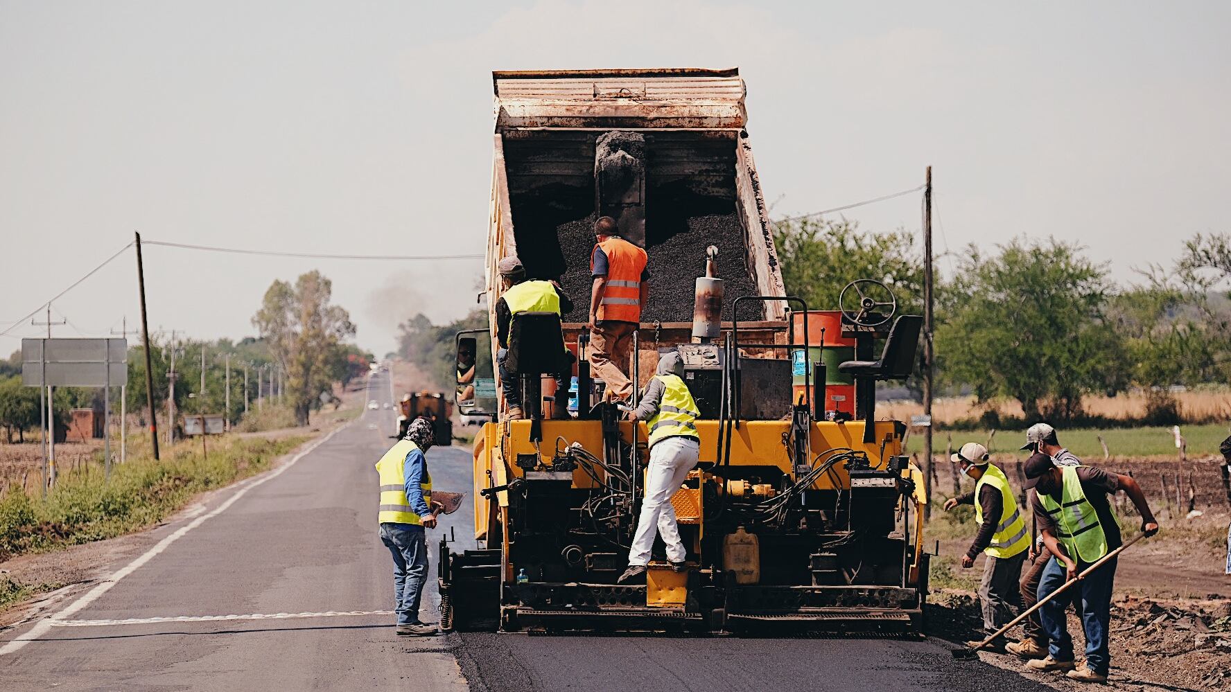 Con la rehabilitación carretera se busca mejorar el tránsito de habitantes y turistas, además de impulsar la conectividad entre municipios y el desarrollo del comercio y la industria en Jalisco. CORTESÍA/ GOBIERNO DE JALISCO