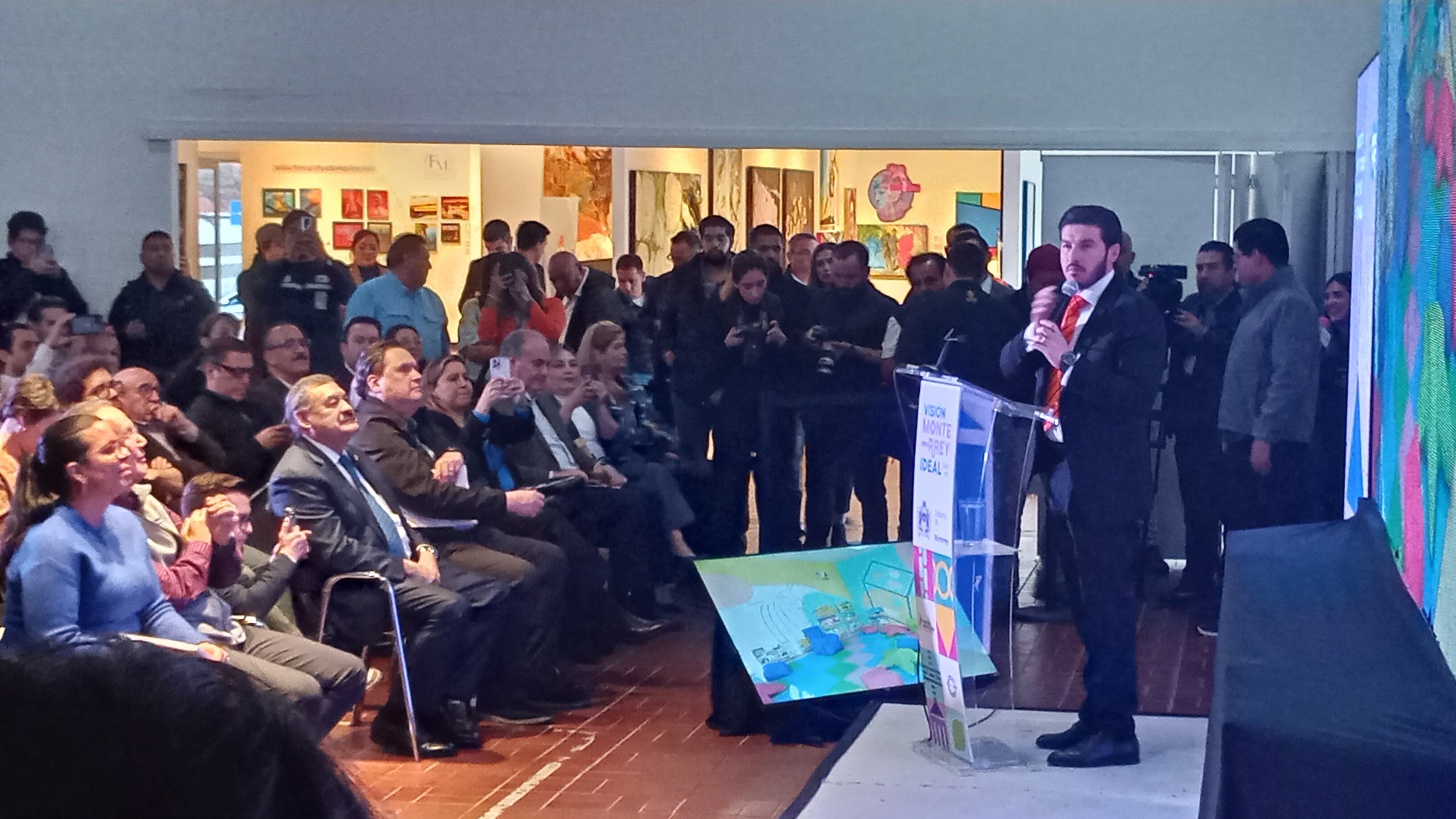 El gobernador dijo que, por primera vez, se hace un trabajo de escritorio y alejado de actos escandalosos.