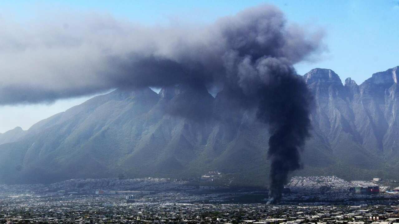 Incendio en la zona de Cumbres en Monterrey alerta a la población