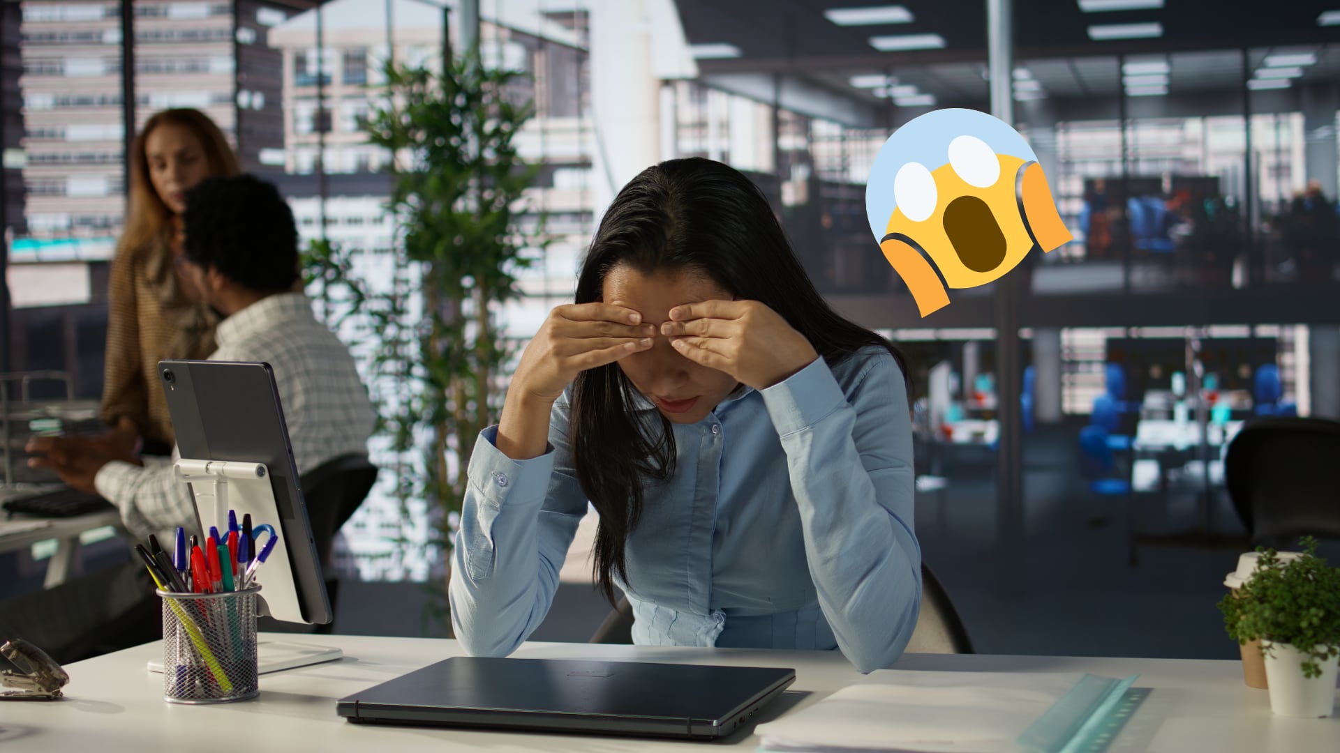 Los trabajadores con burnout están desmotivados, apáticos y con baja autoestima; se sienten atrapados en su trabajo.