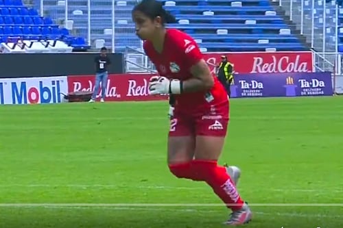 Karla Morales, primer portera en marcar un gol en la Liga MX Femenil