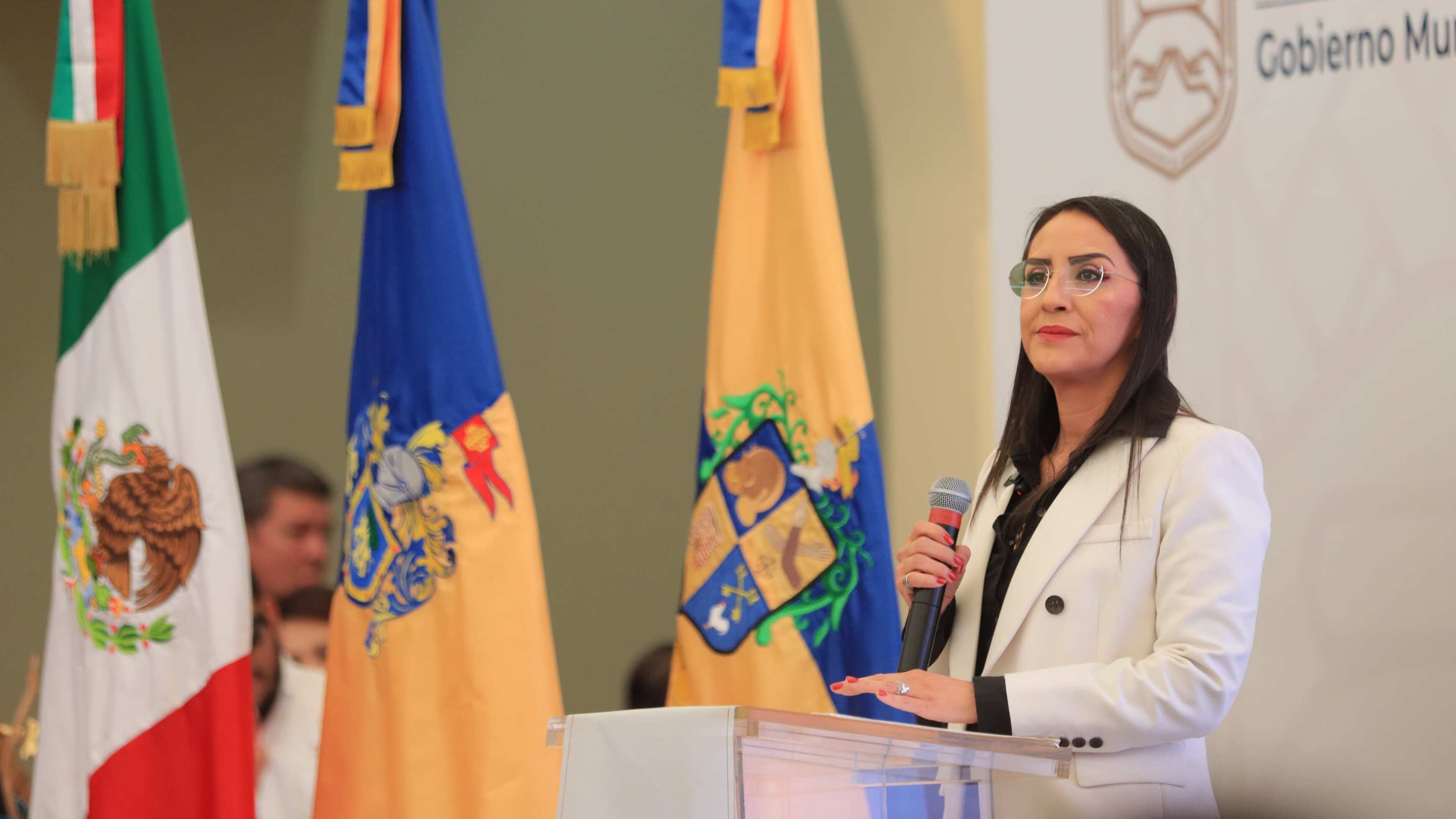 En el Centro Cultural El Refugio, la presidenta municipal de San Pedro Tlaquepaque, Laura Imelda Pérez Segura, presentó un informe de actividades en sus primeros 100 días de funciones.