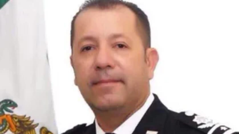 Hernández Hernández tiene 52 años de edad, es cinta negra primer dan en tae kwon do y maestro en Derecho Penal por la Facultad de Jurisprudencia de la Universidad Autónoma de Coahuila.