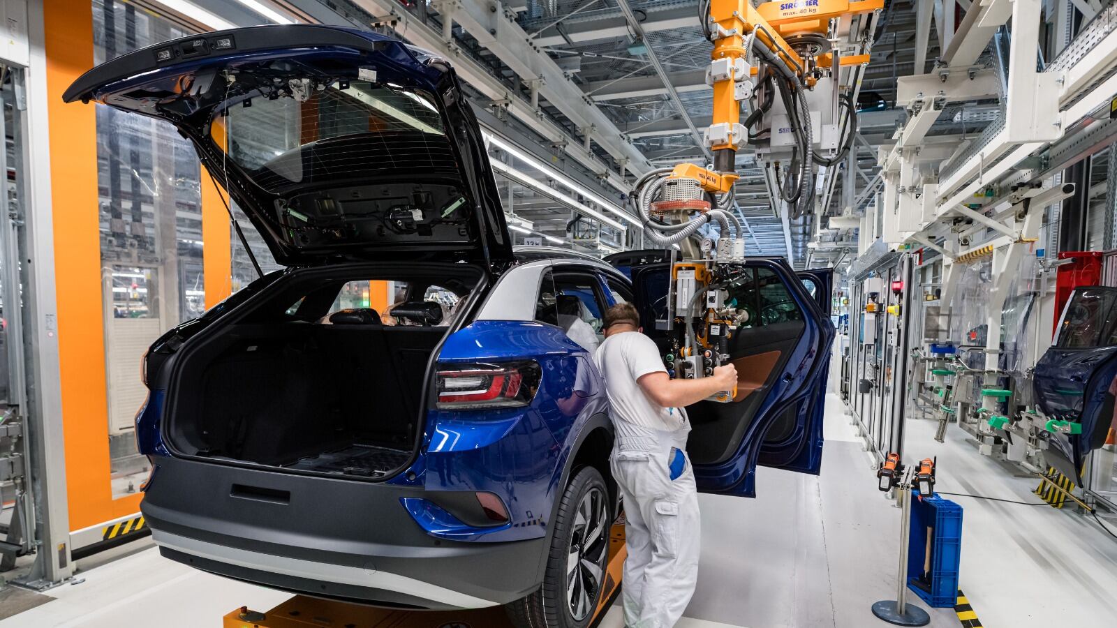 Mexicanos le hacen ‘el fuchi’ a los autos chinos, mismos precios pero de “baja calidad”