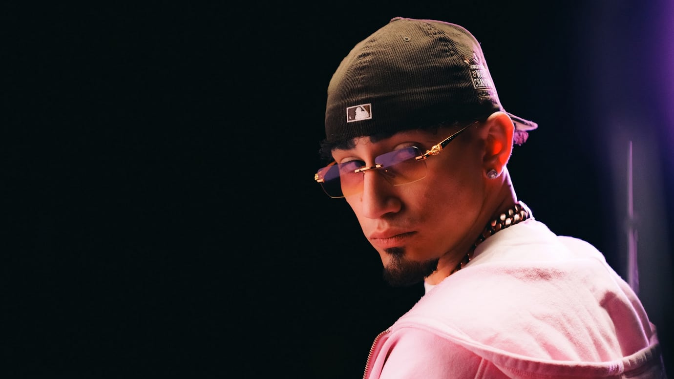 Omar Courtz domina las listas de popularidad con su disco ‘Por si mañana no estoy’