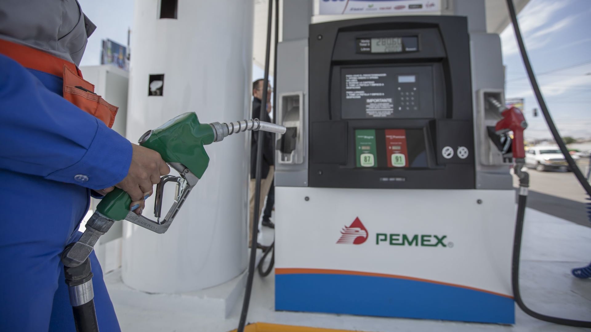 México entre los primeros países que venden la gasolina más cara en AL