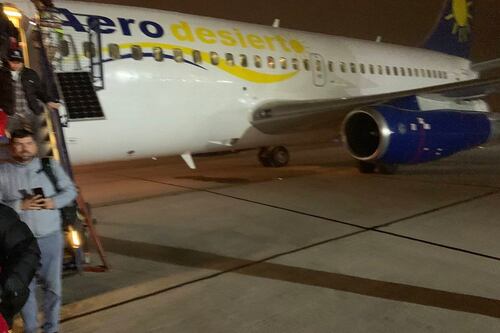 Evacúan de emergencia avión con chilenos que iban a Copa América