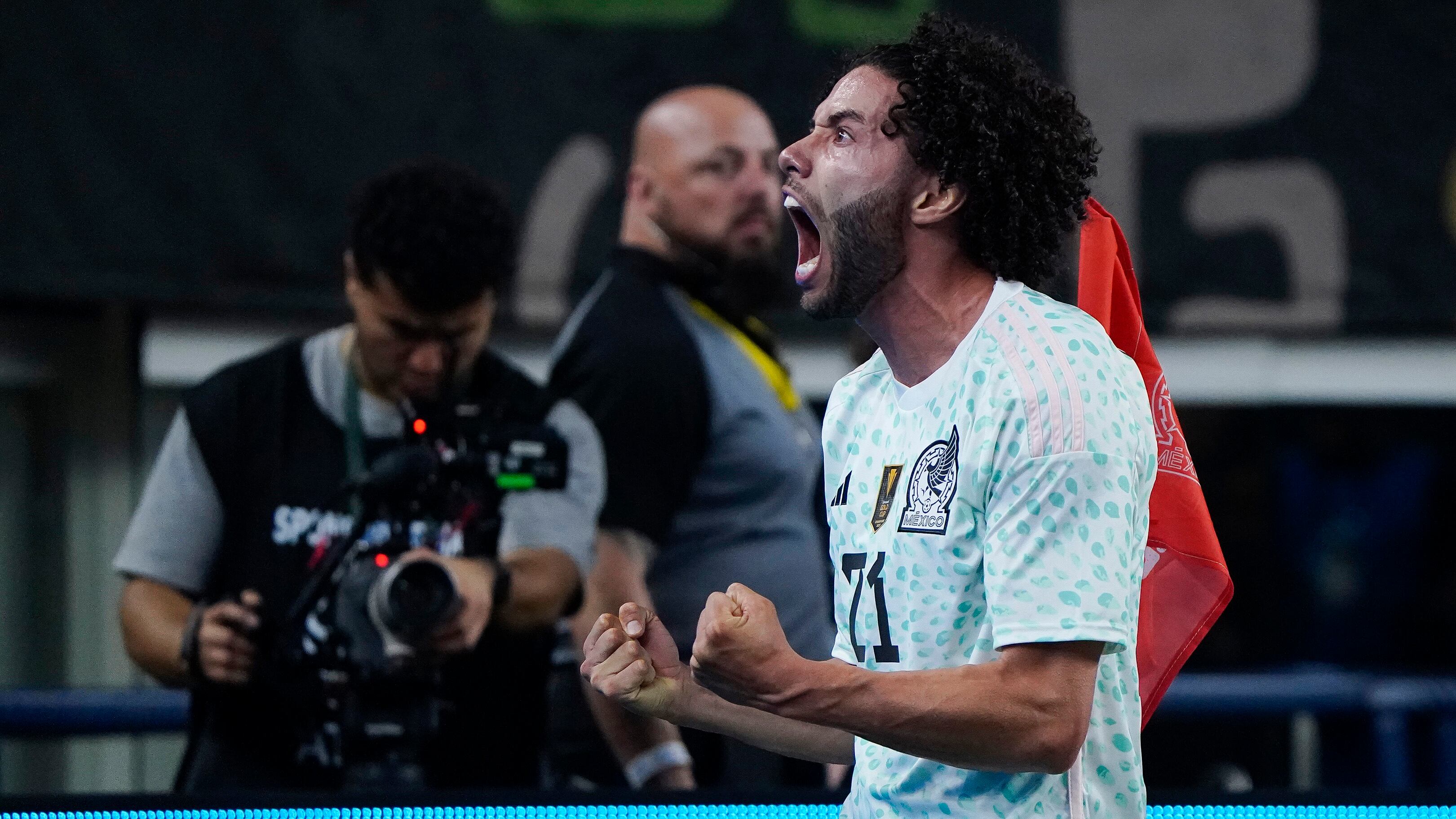 Chino Huerta debutó con gol con el Tri mayor.