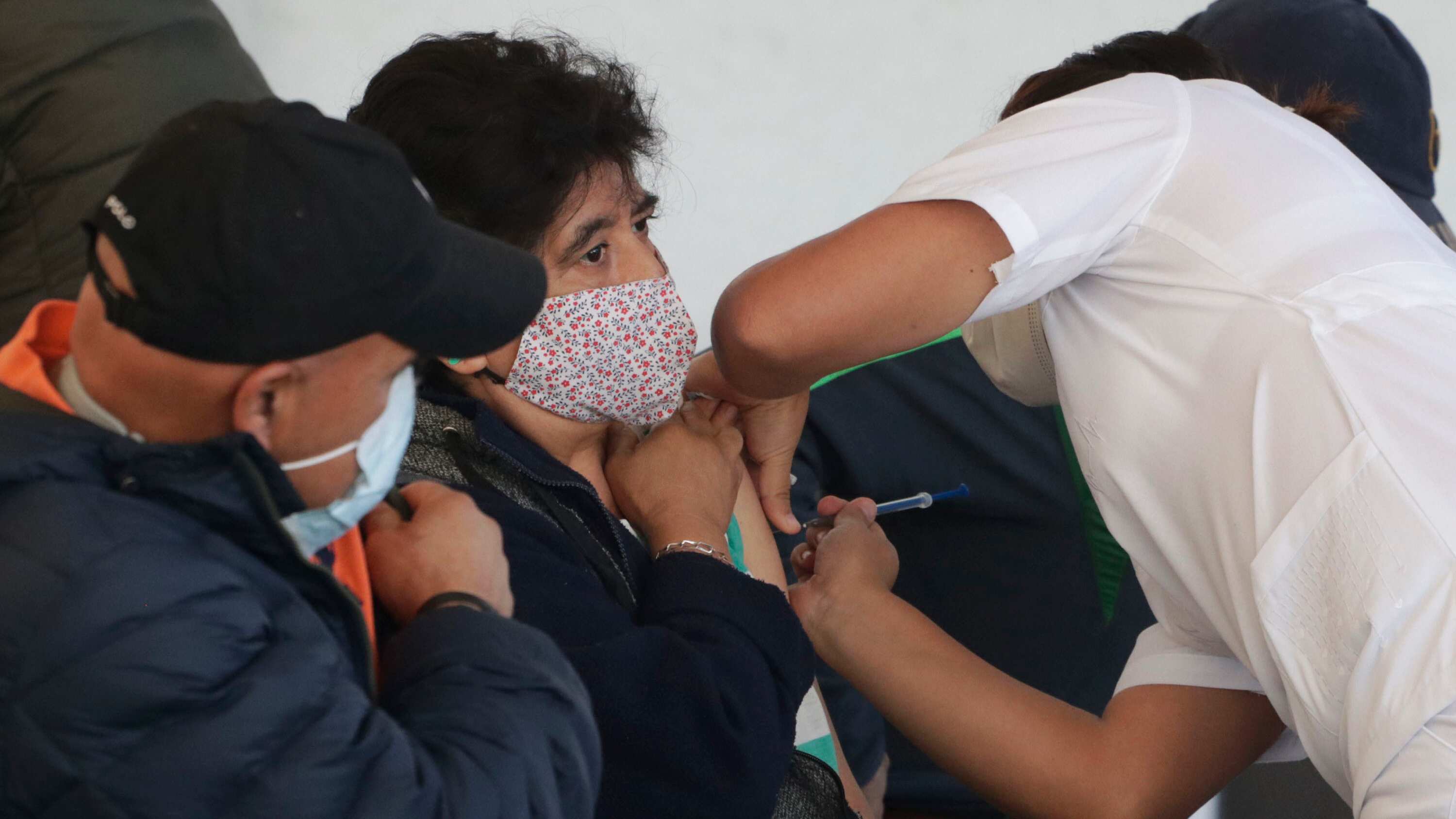 Barbosa pide participación de privados en la vacunación