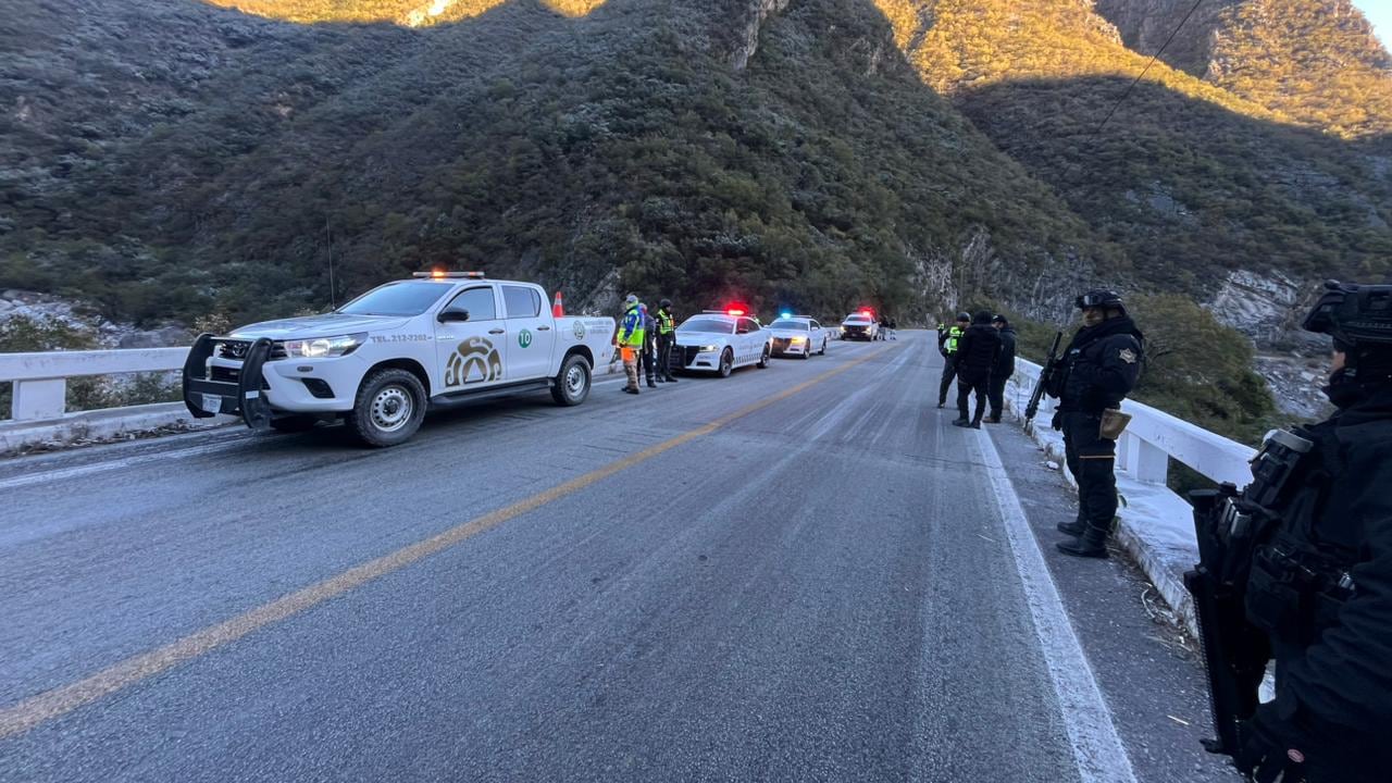 Todavía este miércoles algunas carreteras fueron cerradas por las malas condiciones climatológicas.