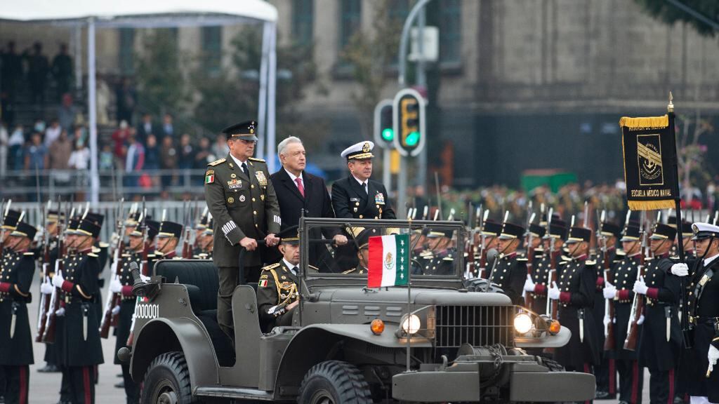 Desfile militar por el 112 aniversario del inicio de la Revolución Mexicana