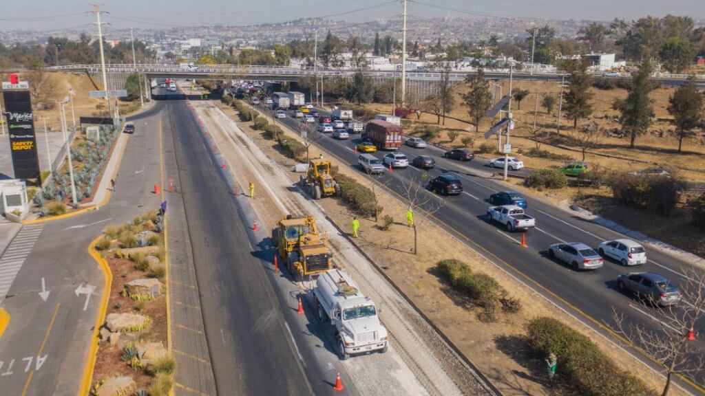 El proyecto de un sistema de transporte masivo en la carretera a Chapala fue propuesto desde los años 90, pero no se concretó.