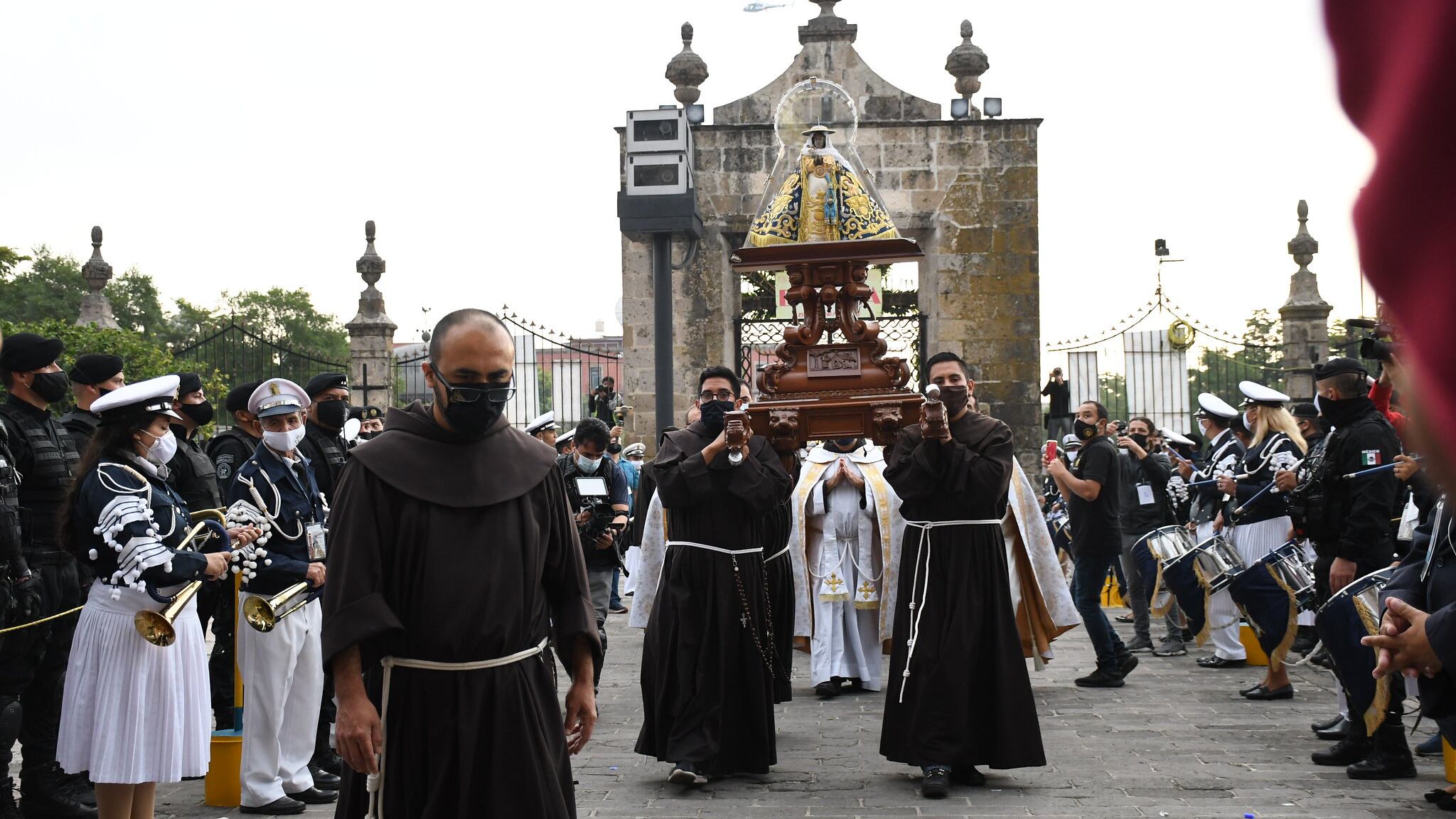 El año pasado, durante la Romería, se pidió a la gente no acercarse a la zona del recorrido, pero no todos acataron esta petición.