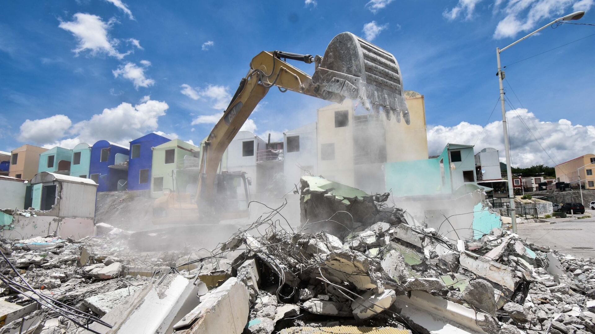 Detienen a mujer por lavar dinero para sindicato de la construcción
