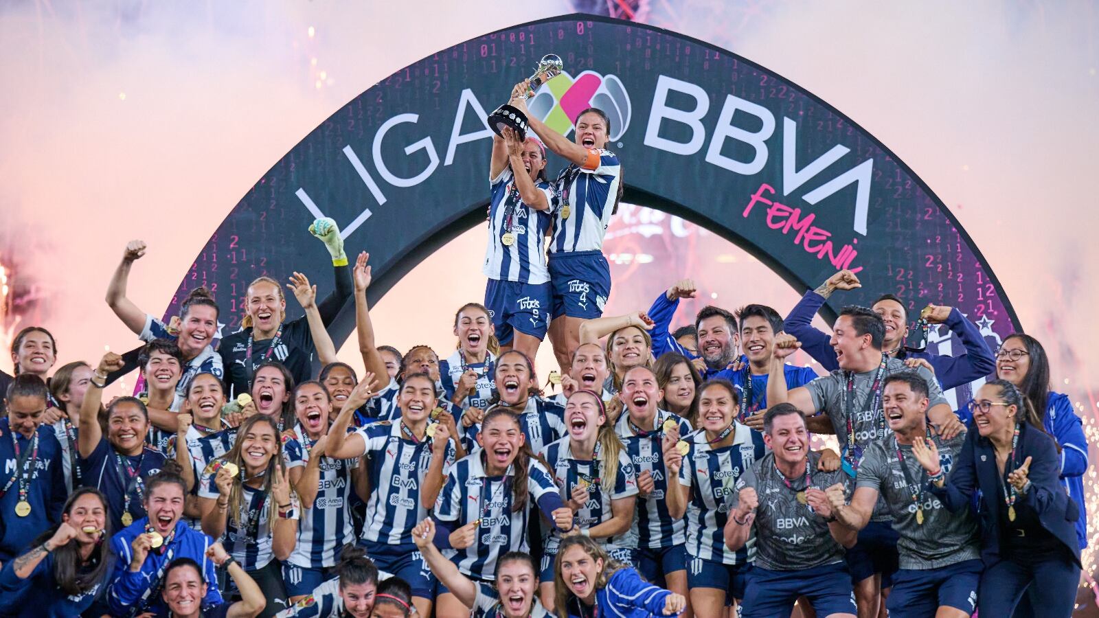 La Federación Mexicana de Fútbol (FMF), la Selección Nacional de México, la Liga BBVA MX y la Liga BBVA MX Femenil unen fuerzas con Amazon en una alianza que transformará la manera en que los aficionados viven el fútbol