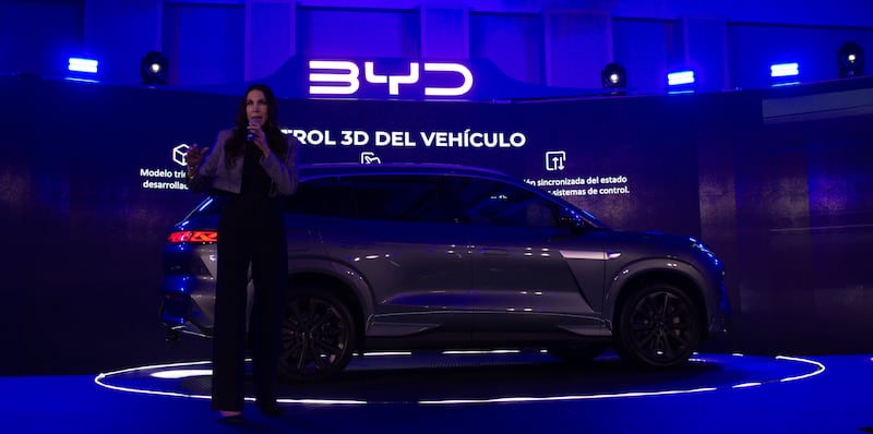 BYD ATTO 8