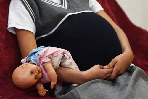 Niña de 10 años es hospitalizada de gravedad tras dar a luz en San Cristóbal