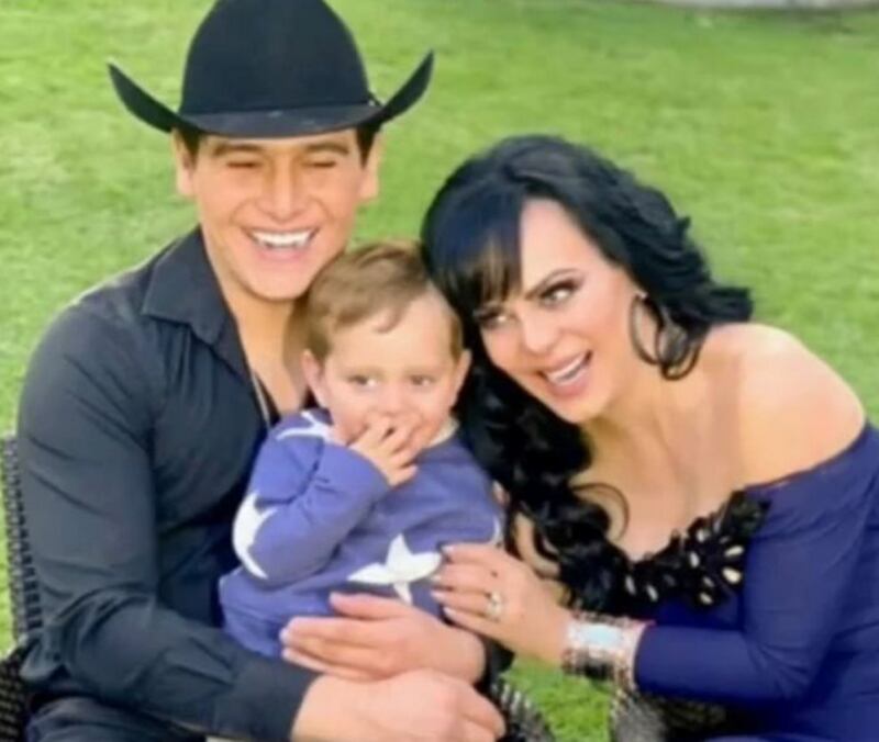 Maribel Guardia junto a su hijo y su nieto