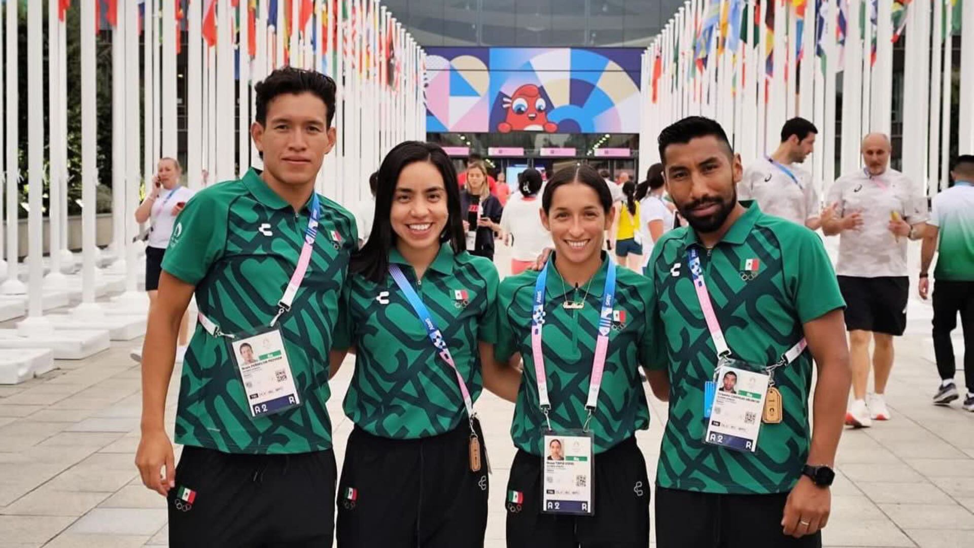 El equipo mexicano de triatlón mixto finalizó en 13va posición durante la prueba en París 2024. Imagen: @CONADE.