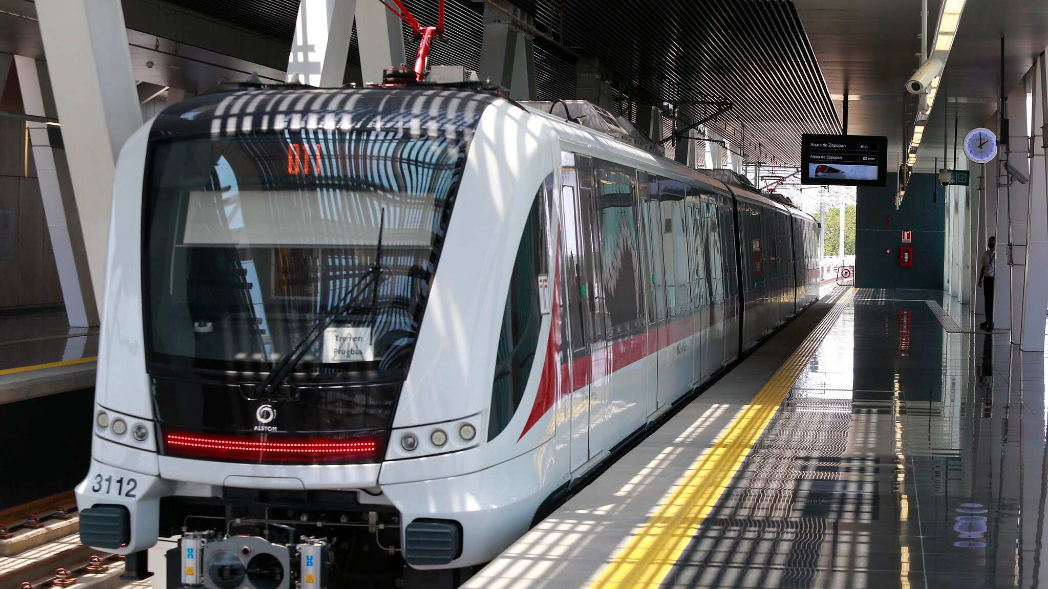 La obra costaba 17 mil millones de pesos en un principio y terminó costando 33 mil millones de pesos.