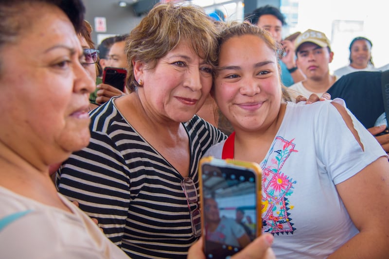 Delfina Gómez aborda nuevas unidades del Trolebús Chalco con familias mexiquenses en primer día de servicio