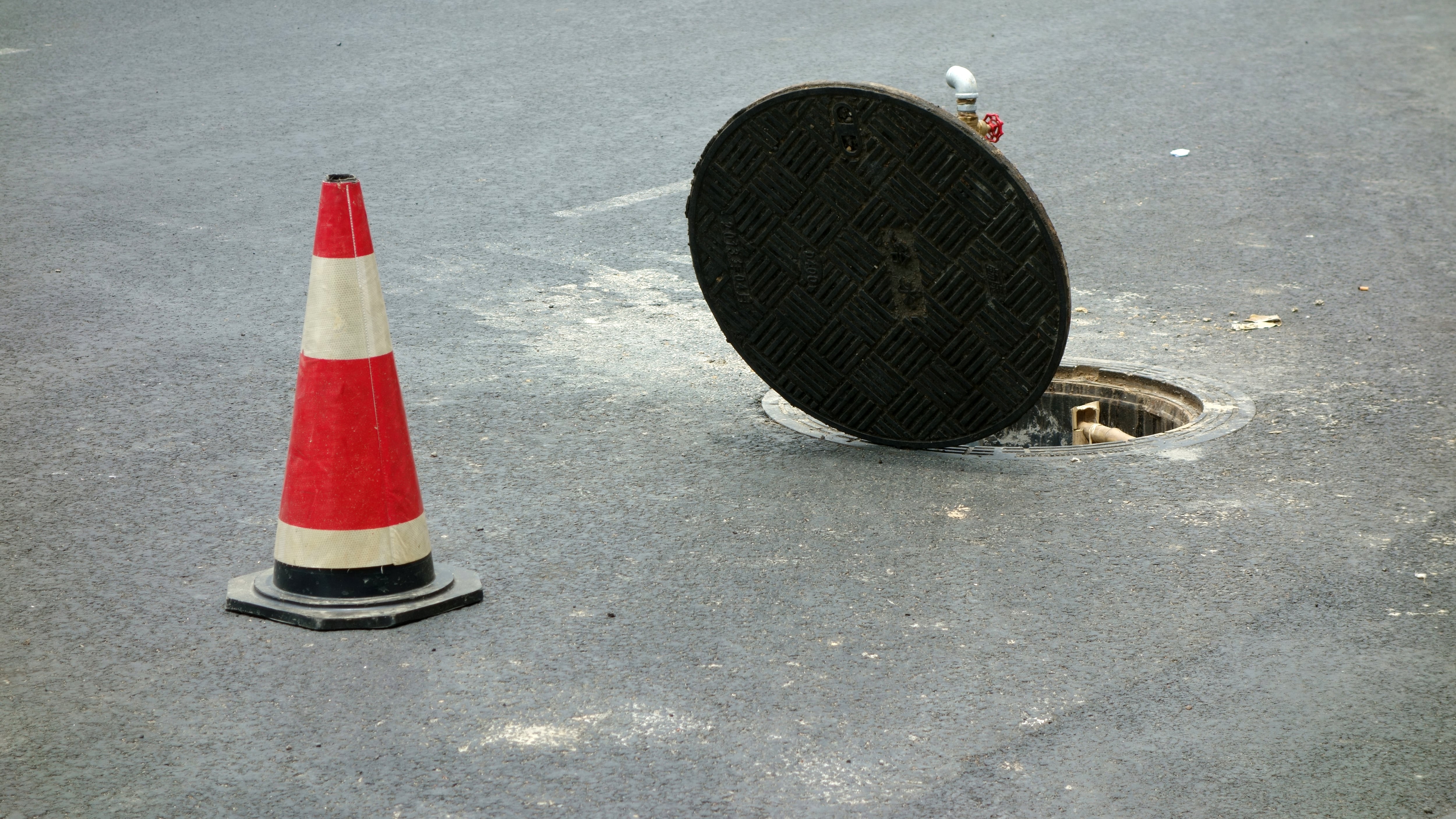 Agua y Drenaje dedica gran parte del tiempo del personal en destapar tuberías.