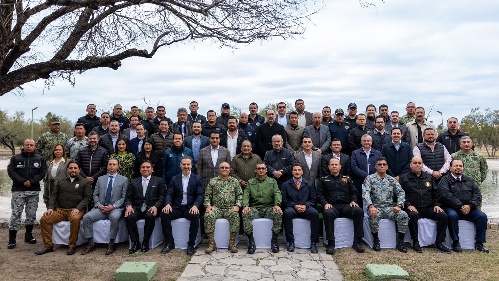 Además de las reuniones diarias y semanales el gobernador anunció que habrá este tipo de encuentros mensuales.