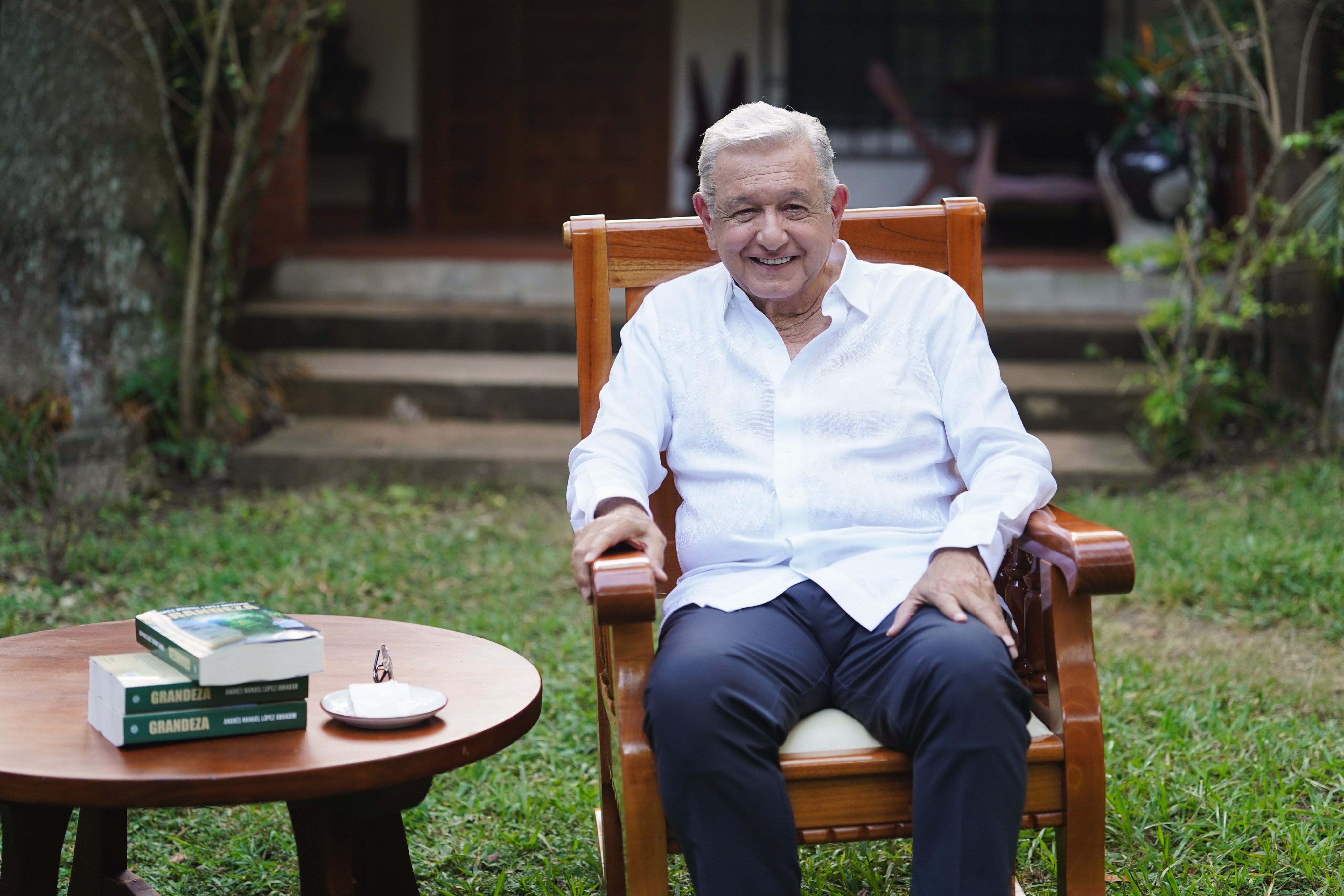 Reaparece AMLO y critica a Trump: “Estados Unidos está tramando debilitar a Morena”