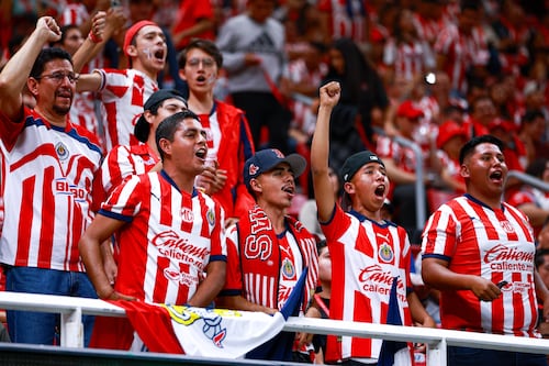 ¿Y eso? Aficionados de Chivas se equivocan de hotel y llegan a apoyar al de Cruz Azul