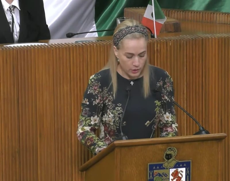 Alana Fernández dijo que, aunque la medalla lleva el nombre de su papá también pertenece a todas las personas con las que compartió proyectos, sueños y esfuerzos.