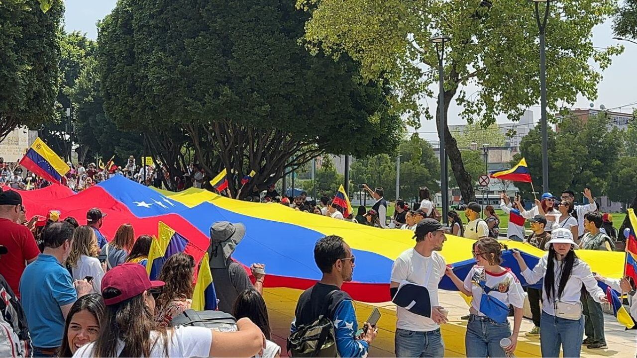 Venezolanos en CDMX alzan la voz contra Nicolás Maduro en apoyo a Edmundo González y María Corina Machado