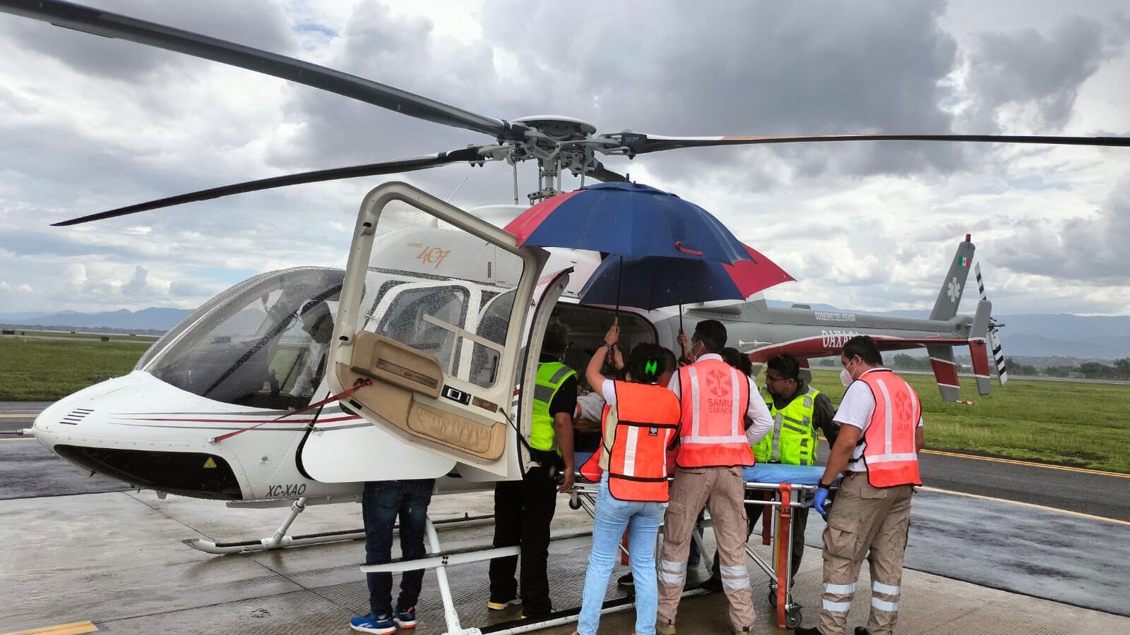 Adolescente herido por volcadura en Tlaxiaco es llevado en helicóptero a Oaxaca