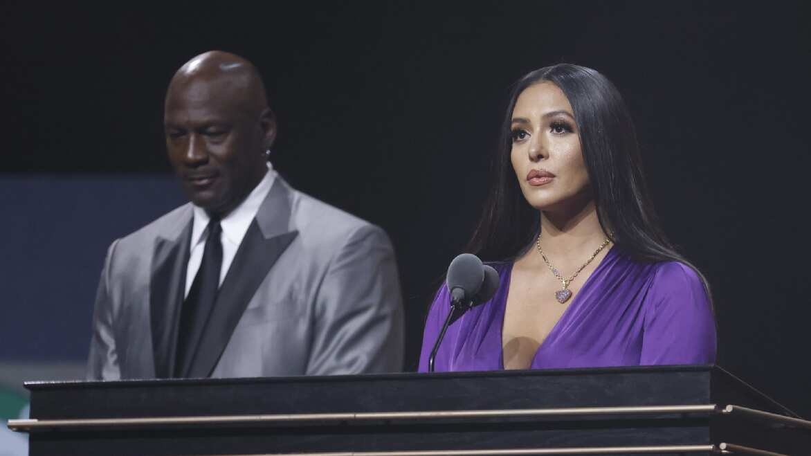 Vanessa Bryant y Michael Jordan | @Hoophall